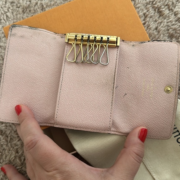 Louis Vuitton 6 key holder - Picture 2 of 3
